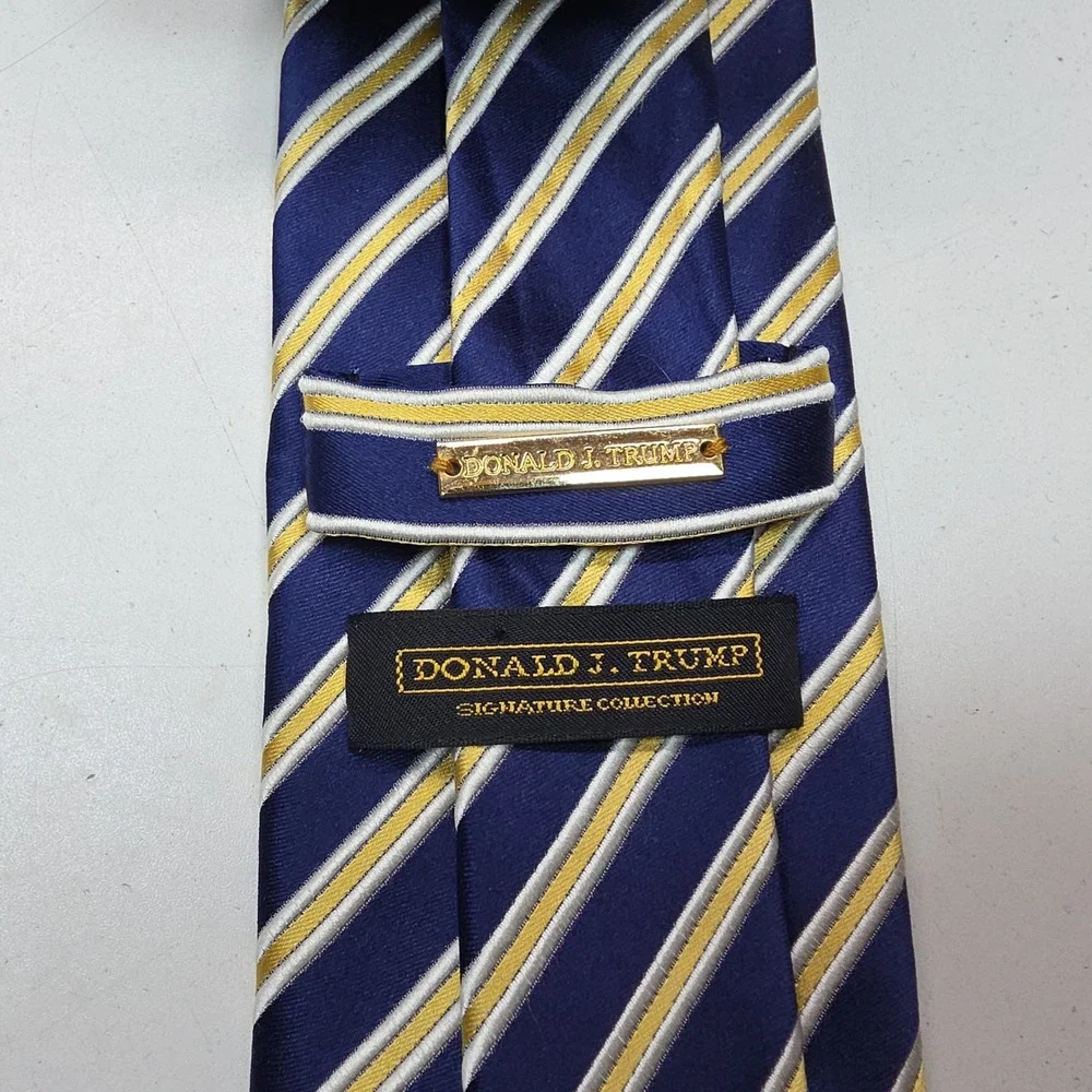 Donald J. Trump Signature Collection Navy Gold Striped‎ 100% Silk Handmade Tie